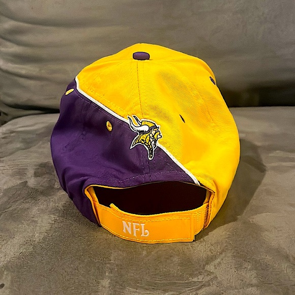 Minnesota Vikings hat - Picture 3 of 5